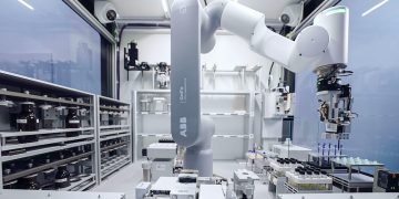 AI advisor autonomous labs
