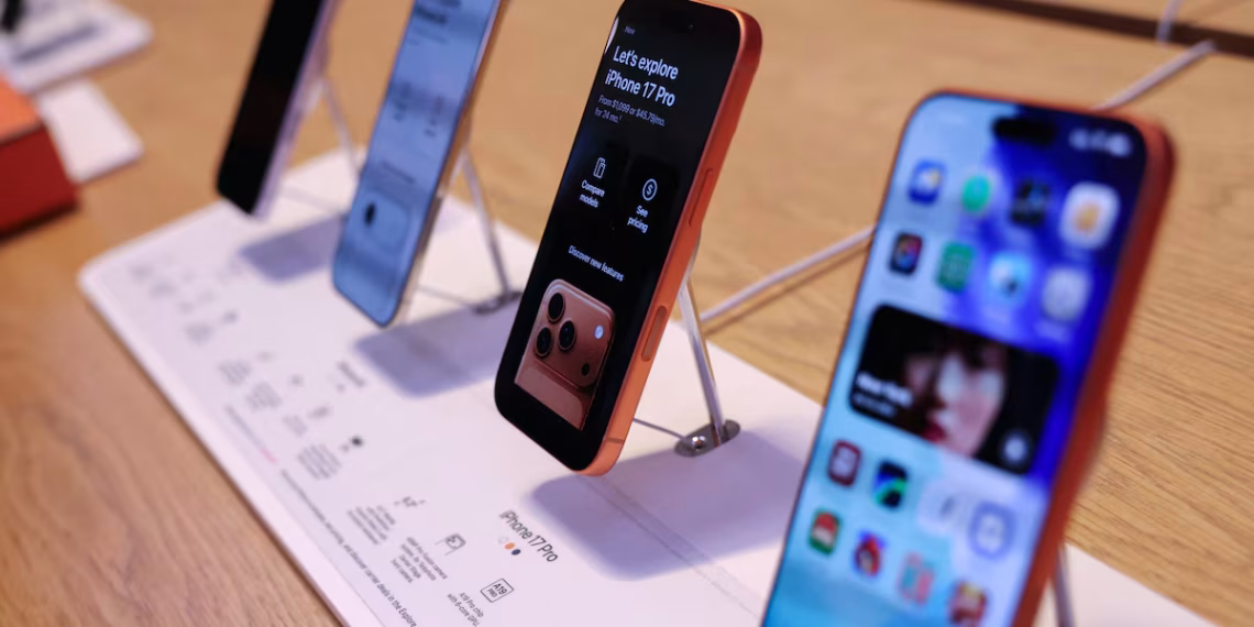 Apple’s Strong iPhone Sales and Google AI Partnership Drive Growth as Global Memory Chip Shortage Looms