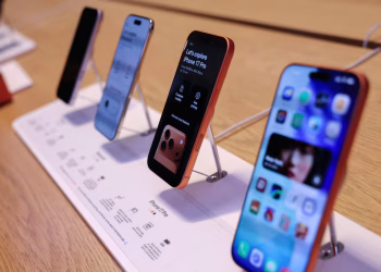 Apple’s Strong iPhone Sales and Google AI Partnership Drive Growth as Global Memory Chip Shortage Looms