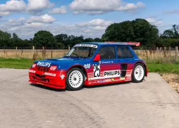 Iconic Auctioneers Race Retro