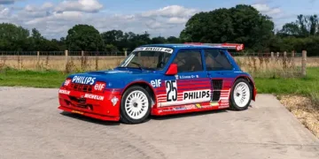 Iconic Auctioneers Race Retro