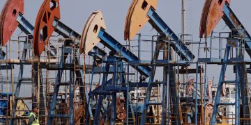 Oil Prices Fall as Trump Softens Greenland and Iran Threats
