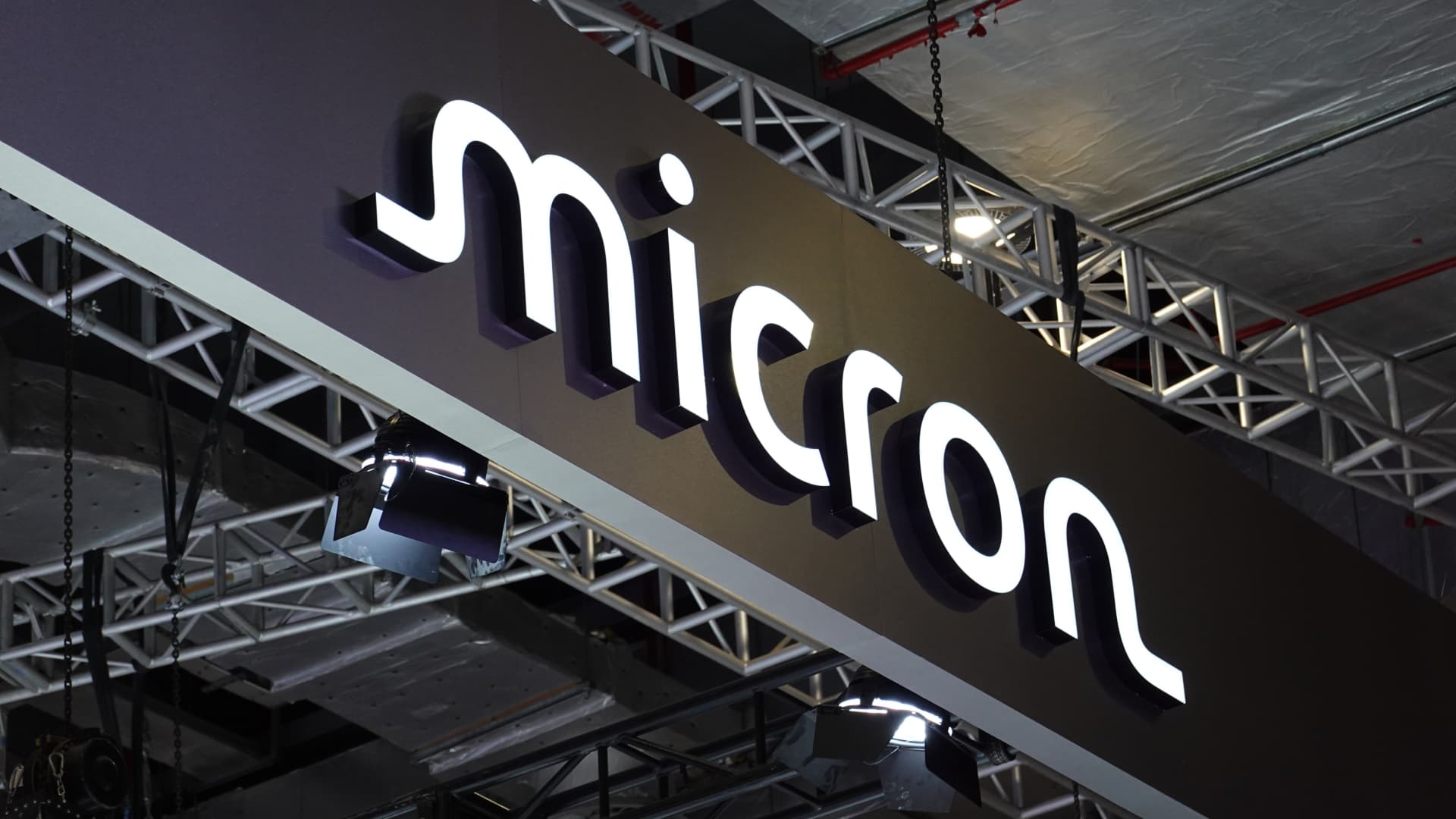 Micron Shares Drop on Higher Capex Plans