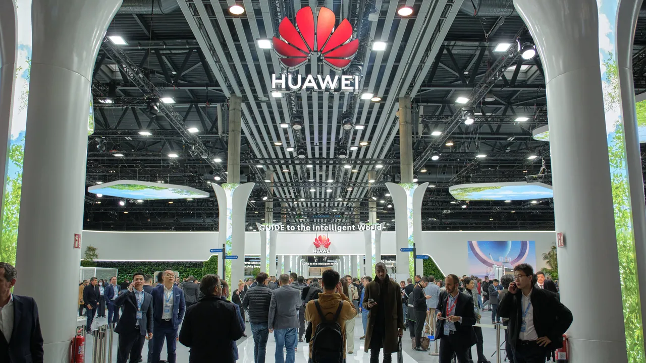 Huawei revenue 2025